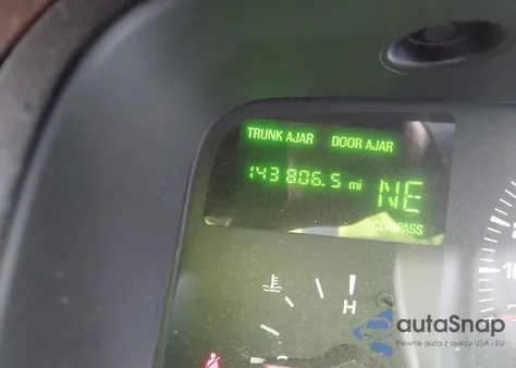 2001 Lincoln Town Car Executive z USA, uszkodzony, nr VIN 1LNHM81W41Y700546